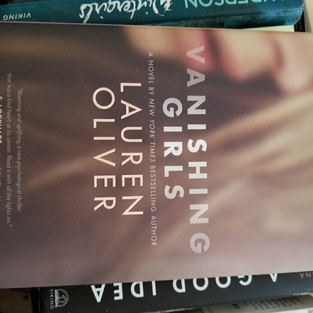 Books - Picture 4 of 8